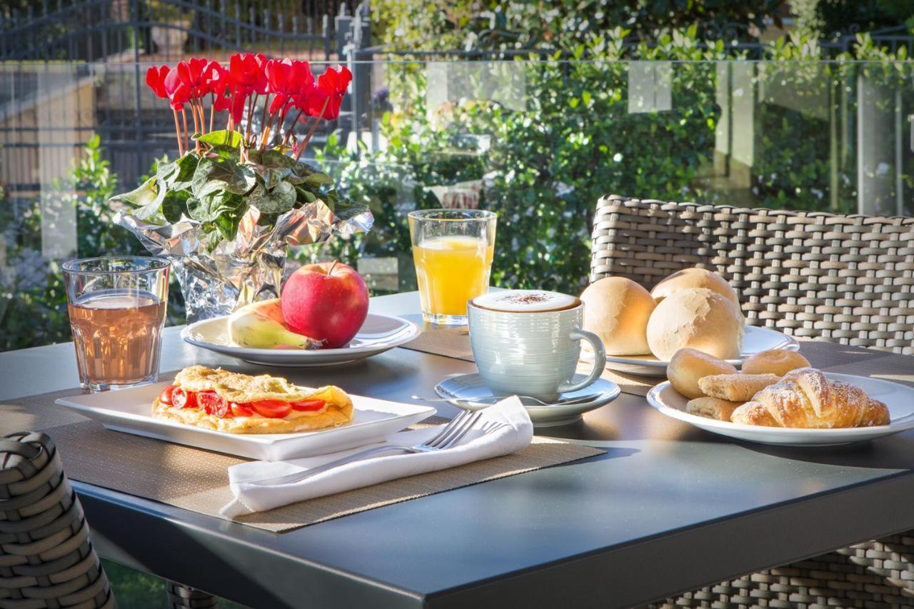 Le Betulle Hotel Colà Eksteriør billede